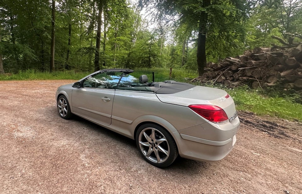 Opel Astra 2,0 Turbo TwinTop 2d