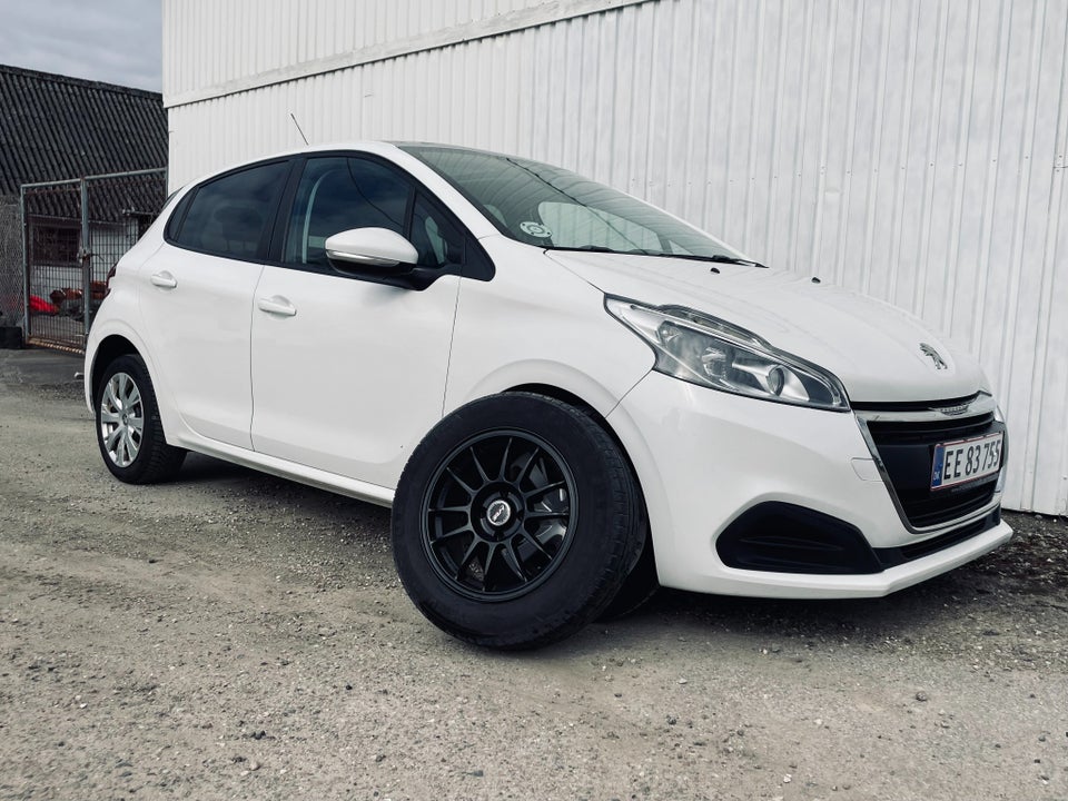 Peugeot 208 1,6 BlueHDi 100 Allure Sky 5d