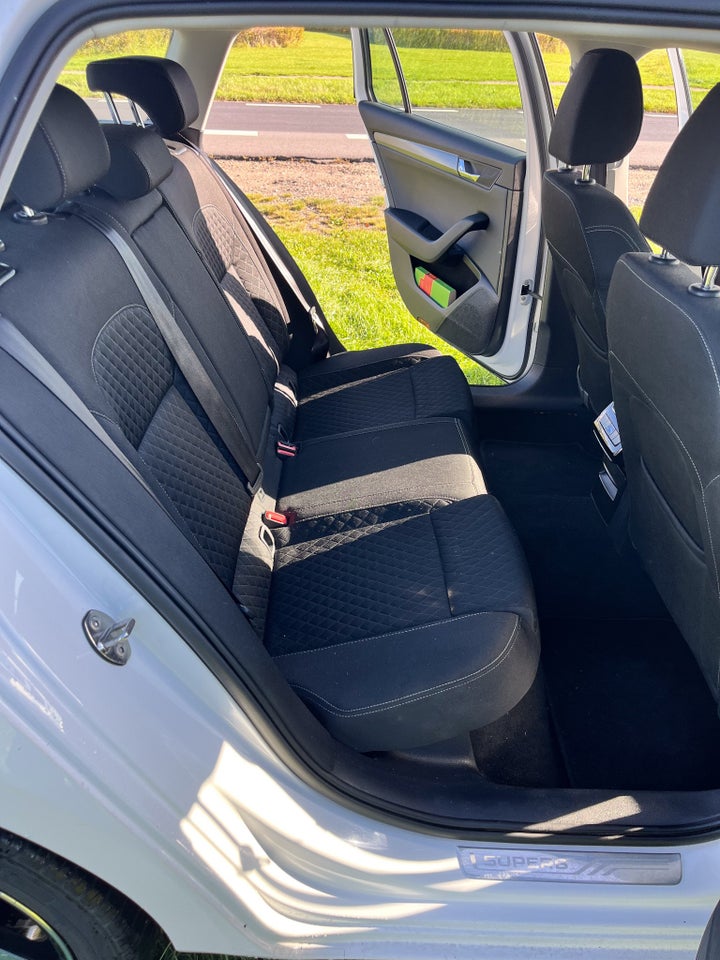 Skoda Superb 2,0 TDi 150 Style Combi DSG 5d