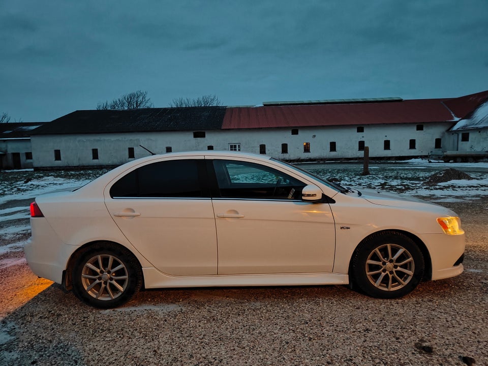 Mitsubishi Lancer 1,6 Invite SportSedan 4d