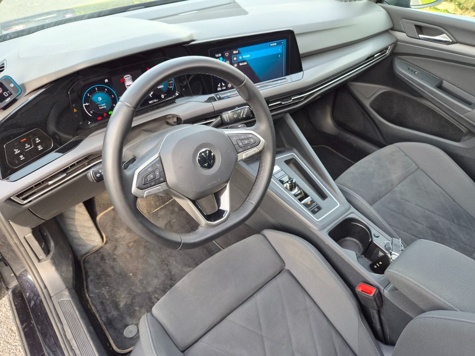 VW Golf VIII 2,0 TDi 150 Style DSG 5d