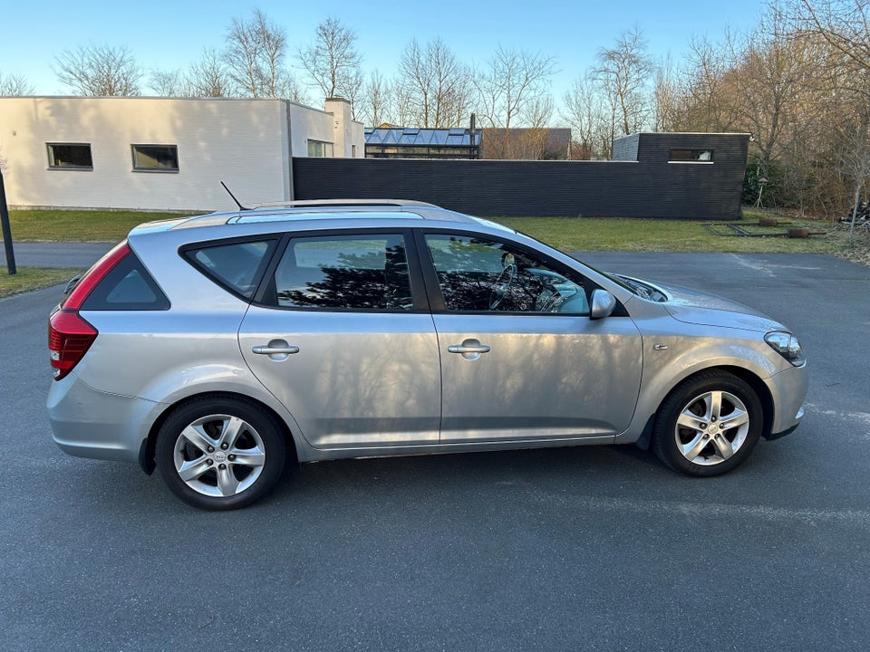 Kia Ceed 1,6 CRDi 128 Active SW aut. 5d