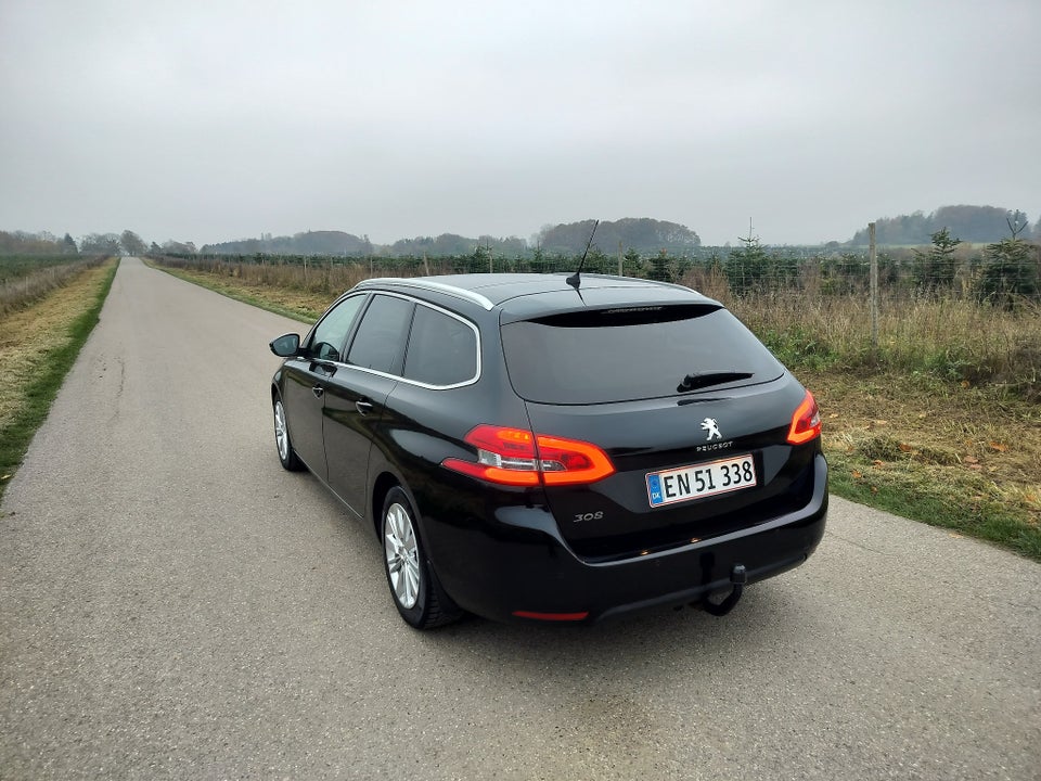 Peugeot 308 1,5 BlueHDi 130 Style SW 5d