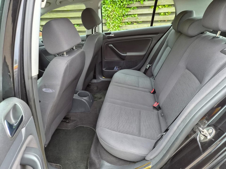 VW Golf V 1,6 FSi Trendline 5d