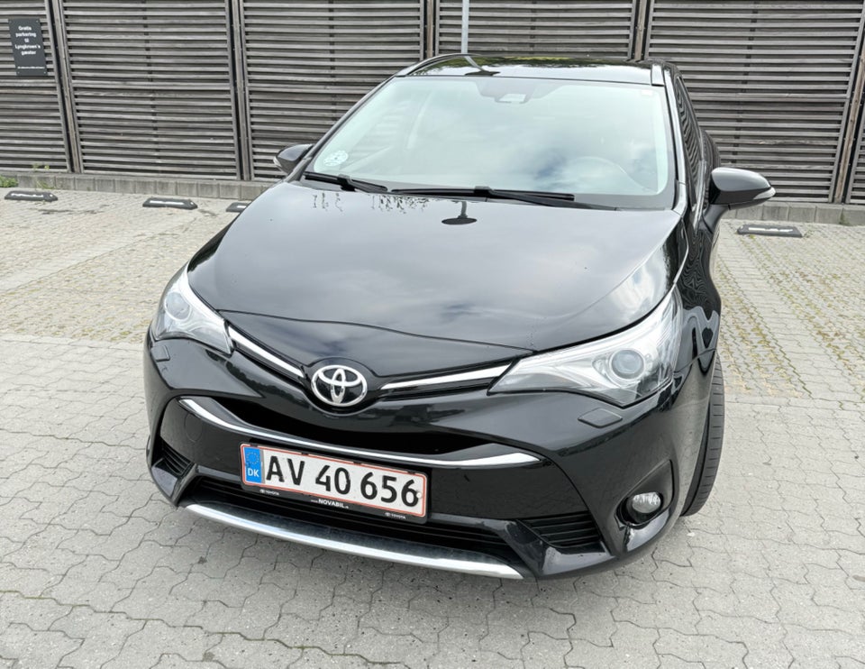 Toyota Avensis 2,0 D-4D T2 Premium Touring Sports 5d