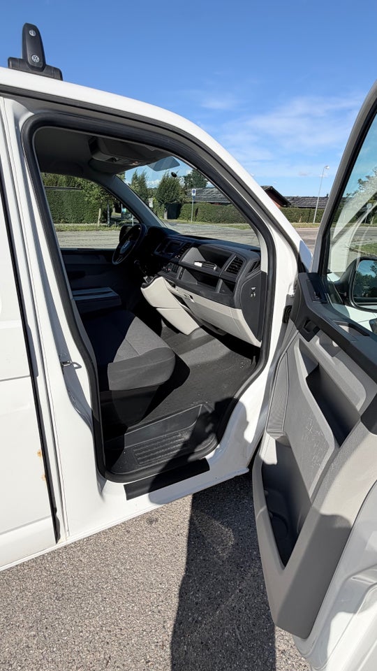 VW Transporter 2,0 TDi 102 Kassevogn lang