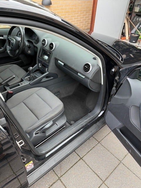 Audi A3 2,0 TDi 140 Ambiente Sportback 5d