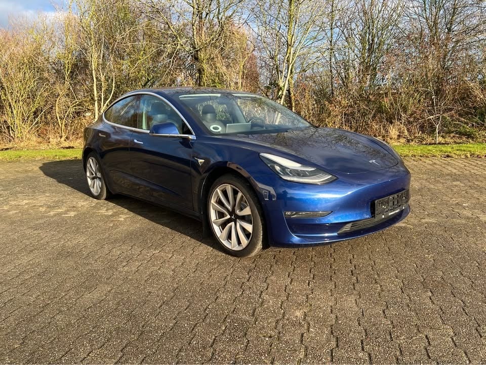 Tesla Model 3 Long Range AWD 4d