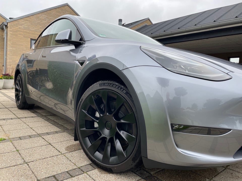 Tesla Model Y Long Range AWD 5d