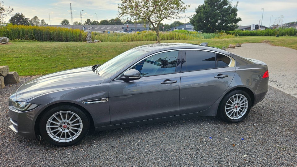 Jaguar XE 2,0 D163 Pure 4d