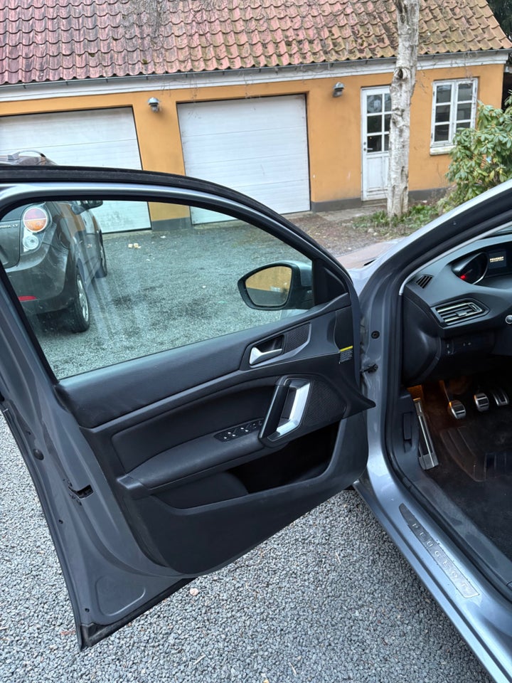 Peugeot 308 1,5 BlueHDi 130 Allure+ Sky SW 5d