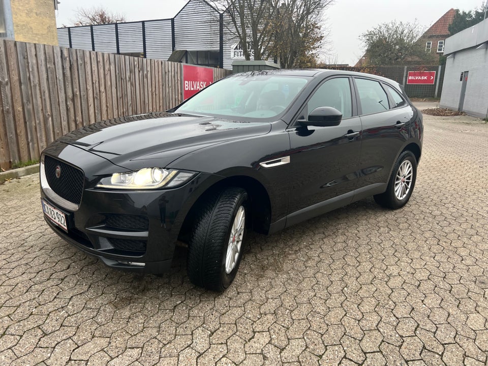 Jaguar F-Pace 2,0 D180 Pure 5d