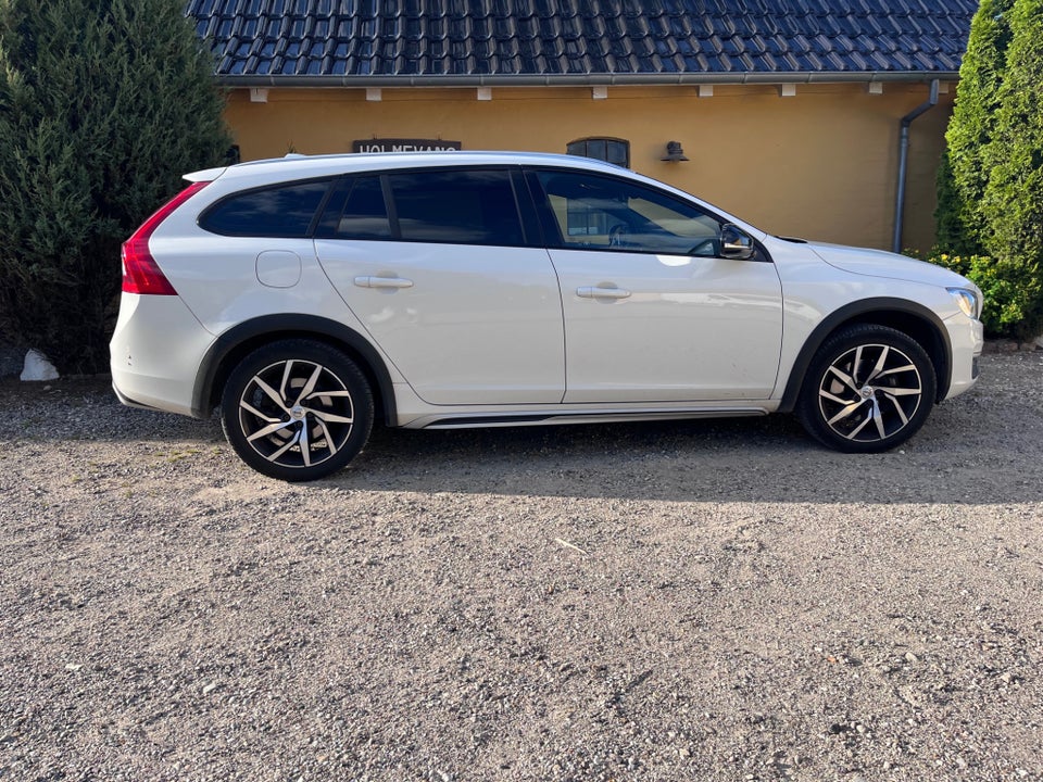 Volvo V60 CC 2,0 D3 150 Kinetic aut. 5d