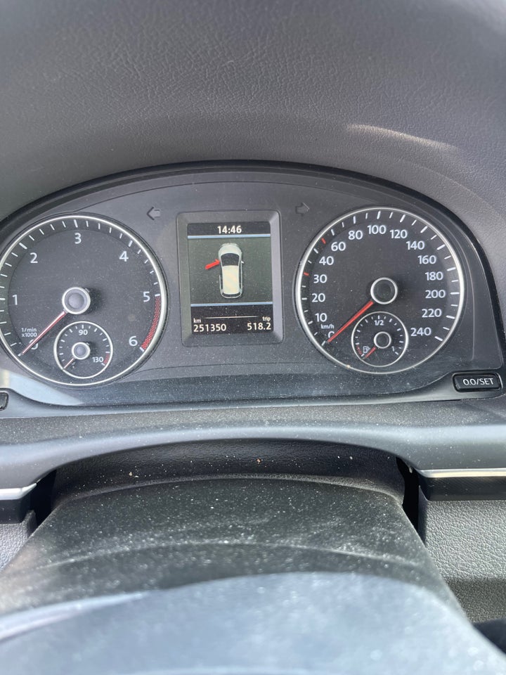 VW Touran 2,0 TDi 140 Style 5d