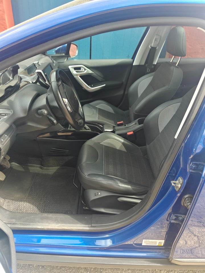 Peugeot 2008 1,2 PureTech 130 Allure Sky 5d
