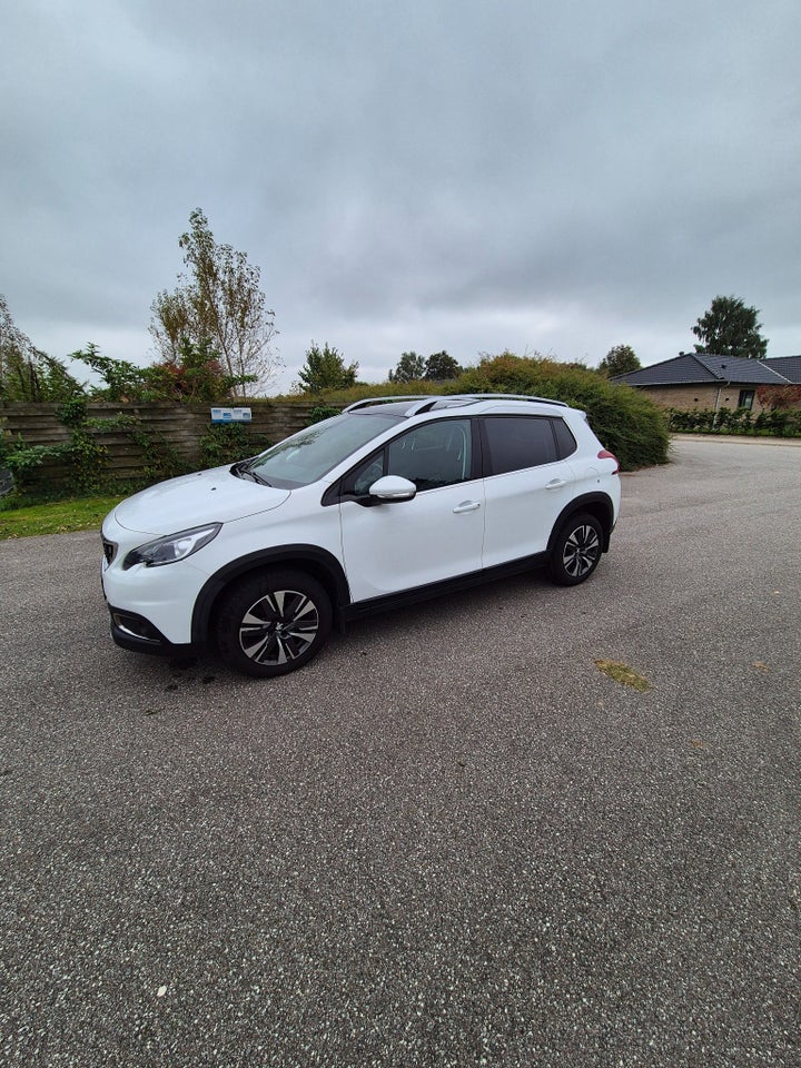 Peugeot 2008 1,5 BlueHDi 100 Selection Sky 5d