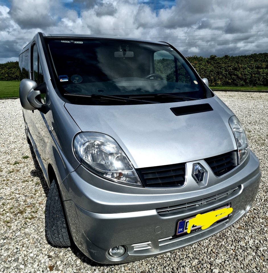 Renault Trafic T29 2,5 dCi 146 L2H1 Kombi aut. 4d