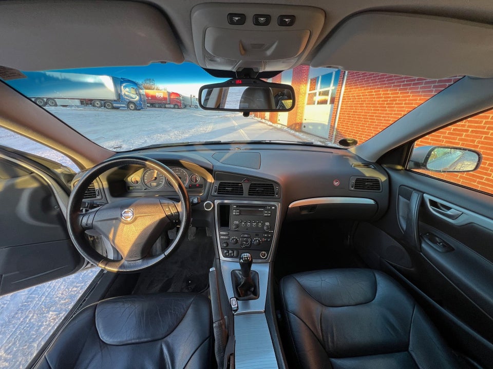 Volvo S60 2,4 170 Momentum 4d