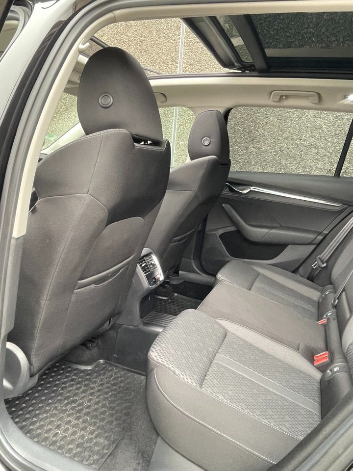 Skoda Octavia 2,0 TDi 150 Business Executive Combi DSG 5d