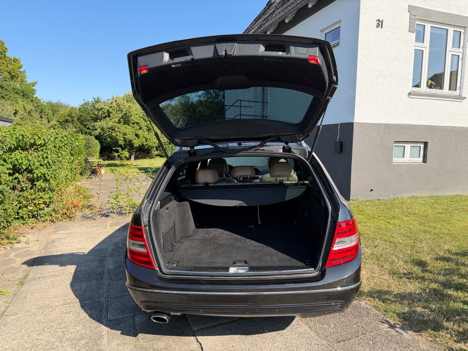 Mercedes C220 2,2 CDi Avantgarde stc. 5d