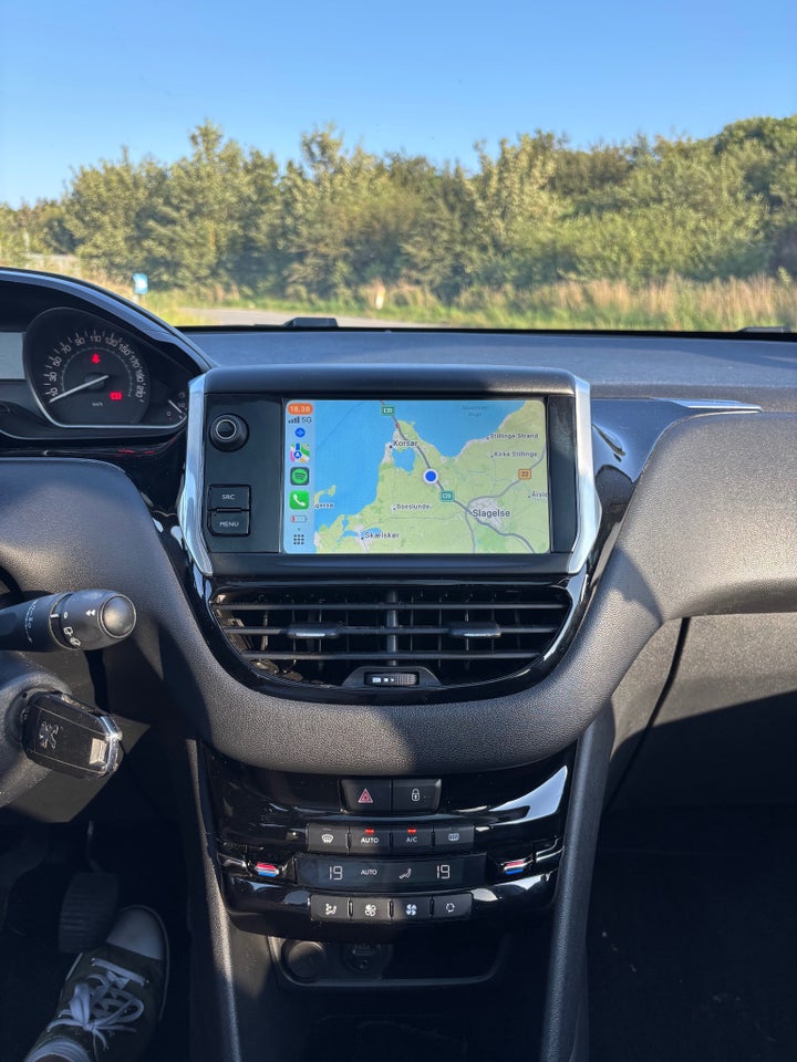 Peugeot 208 1,6 BlueHDi 100 Chili Sky 5d