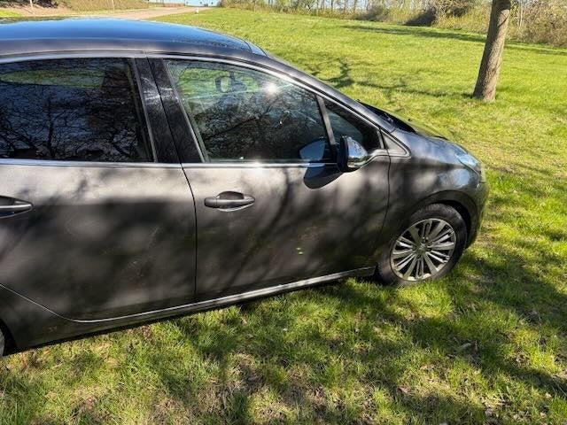 Peugeot 208 1,2 PureTech 82 Exclusive+ 5d