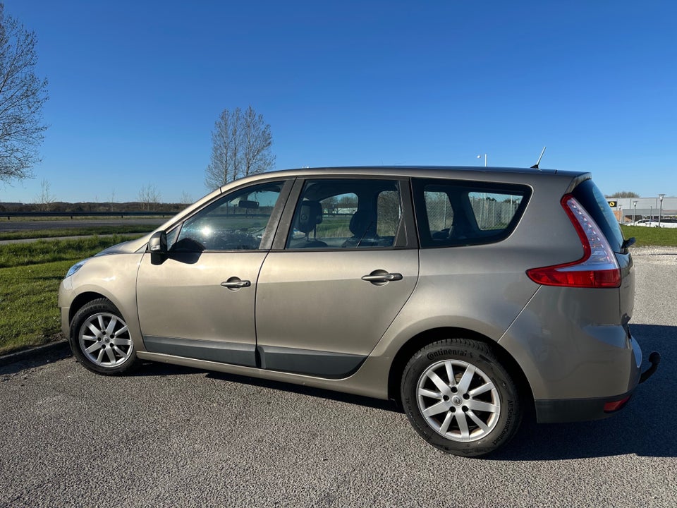 Renault Grand Scenic III 1,6 16V Expression 5d