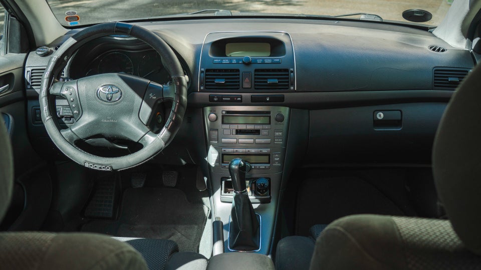 Toyota Avensis 1,8 VVT-i Terra 5d
