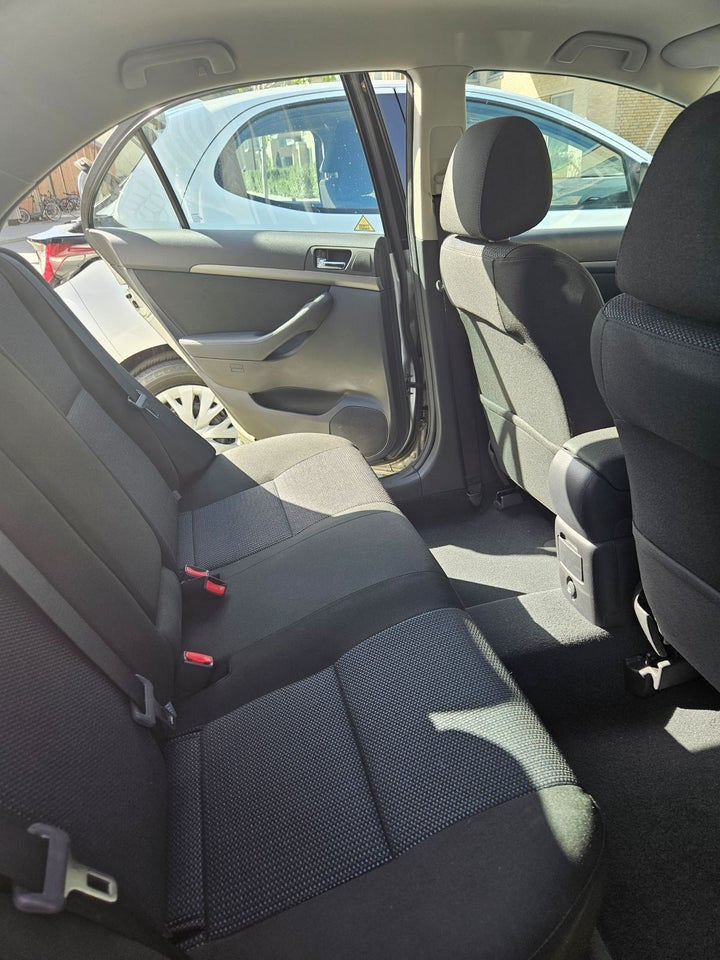 Toyota Avensis 1,8 VVT-i Sol aut. 4d