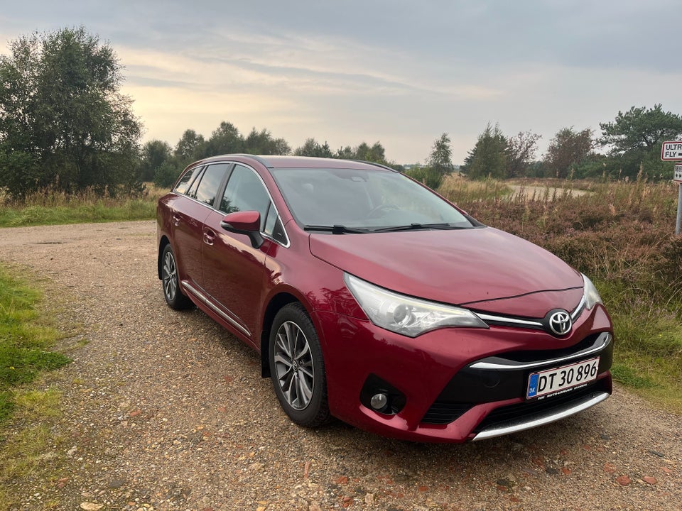 Toyota Avensis 2,0 D-4D T2 Touring Sports 5d