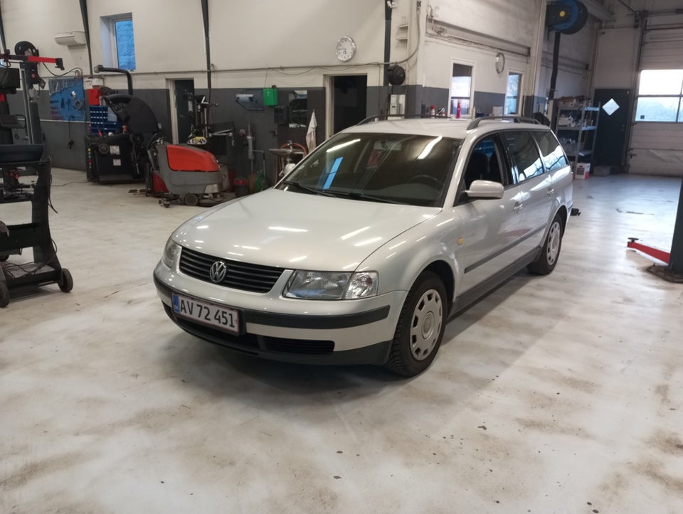 VW Passat 1,6 Variant 5d