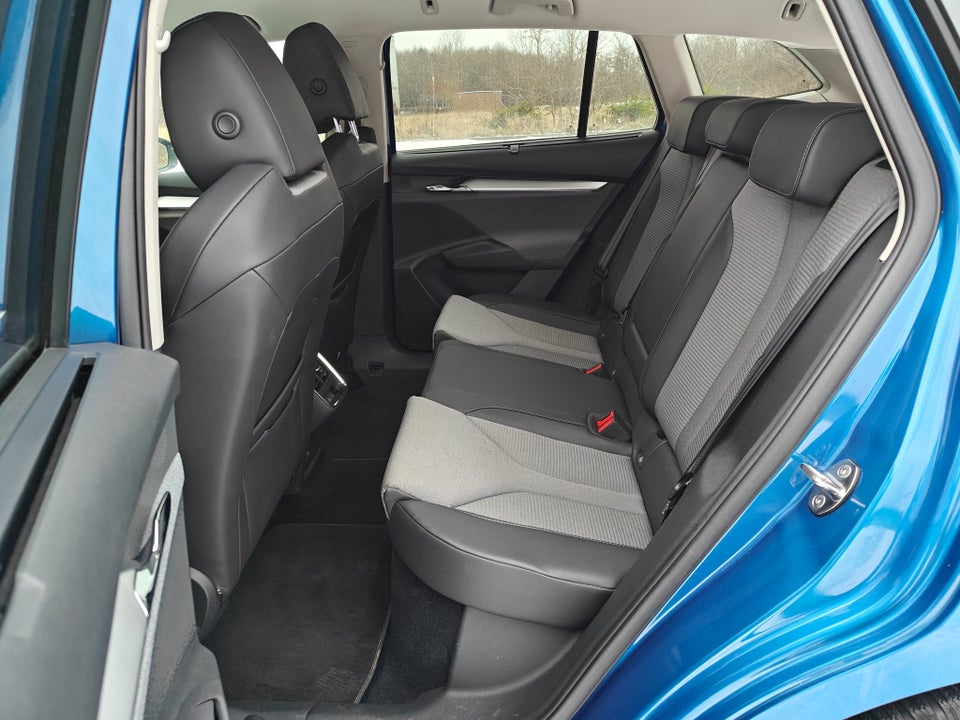 Skoda Enyaq 60 iV Plus 5d