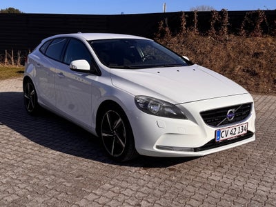 Volvo V40 1,6 D2 115 Kinetic Drive-E 5d