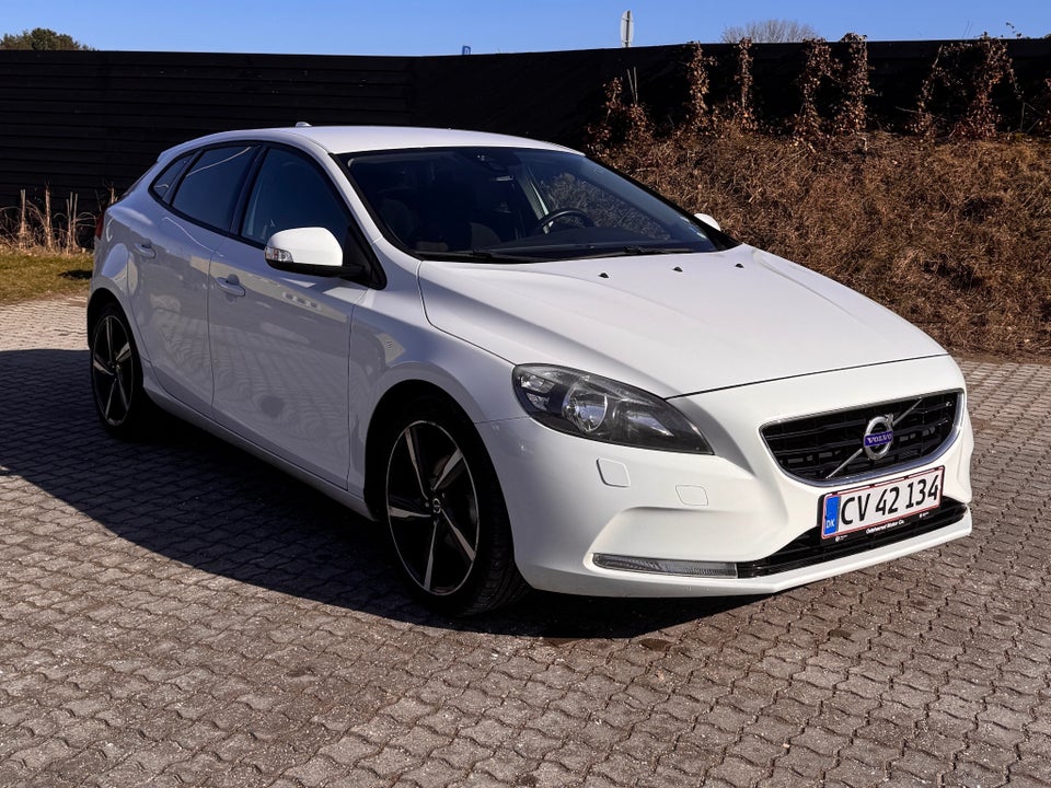 Volvo V40 1,6 D2 115 Kinetic Drive-E 5d