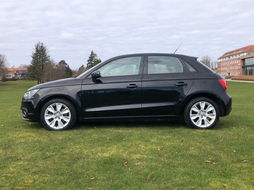Audi A1 1,4 TFSi 122 Attraction Sportback 5d