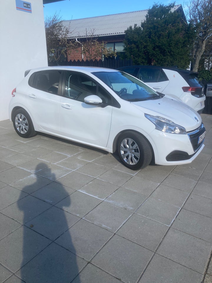 Peugeot 208 1,5 BlueHDi 100 Like Sky 5d