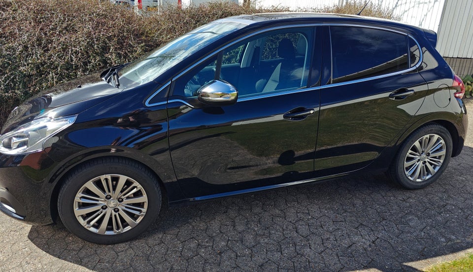 Peugeot 208 1,2 PureTech 82 Allure Sky 5d