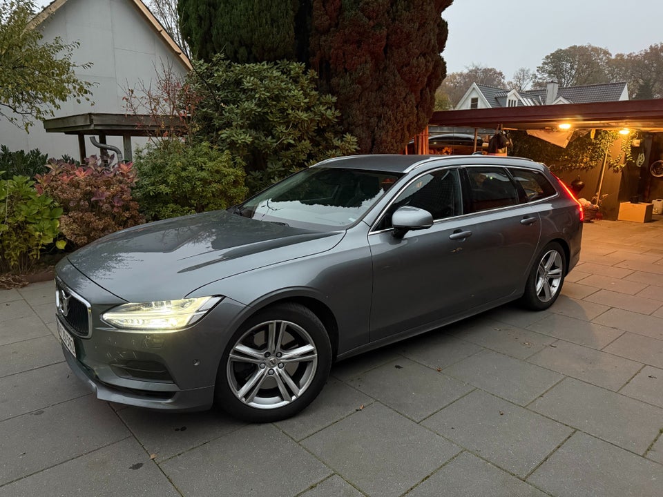 Volvo V90 2,0 T4 190 Momentum aut. 5d