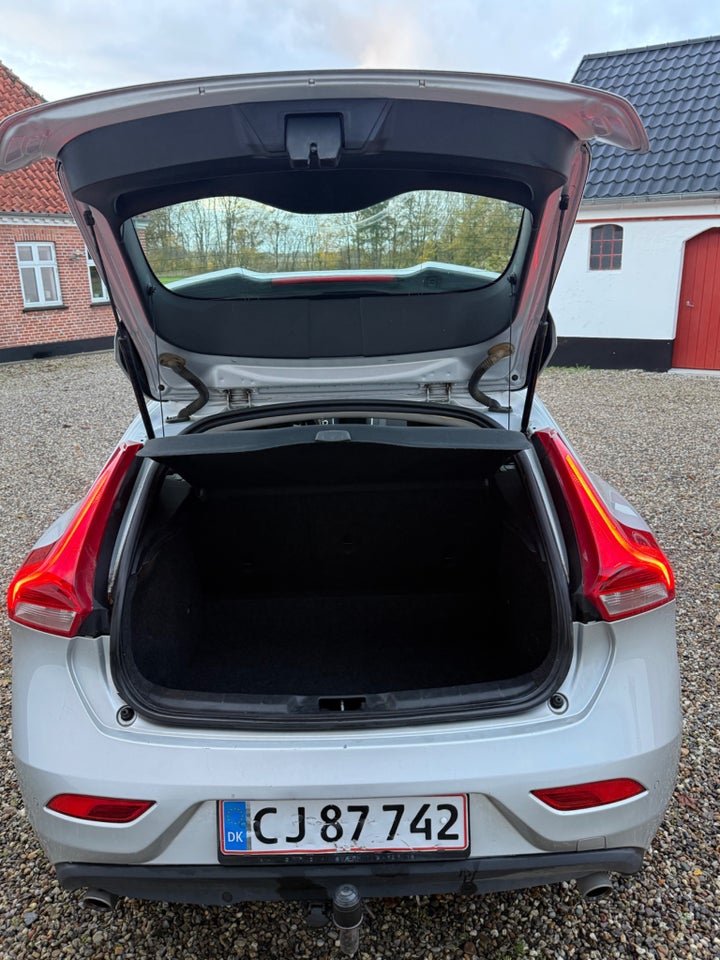 Volvo V40 2,0 D3 150 Momentum 5d