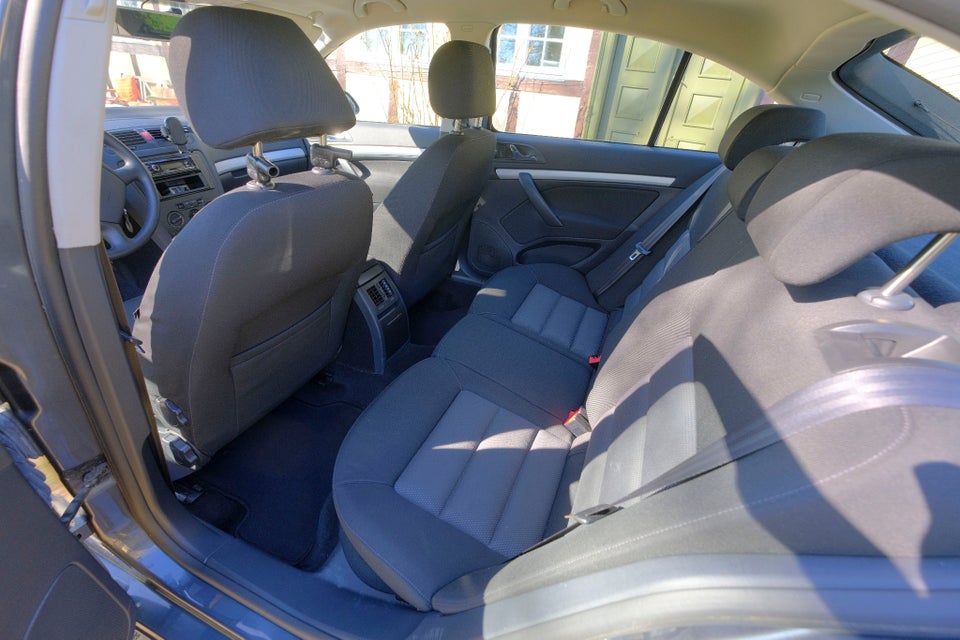 Skoda Octavia 1,6 FSi Ambiente aut. 5d