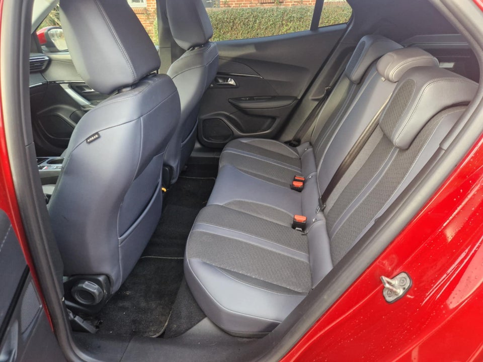 Peugeot 2008 1,5 BlueHDi 130 Allure EAT8 5d