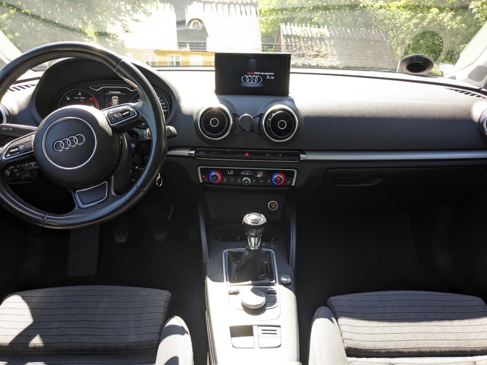 Audi A3 1,6 TDi 110 Ambiente Sportback 5d