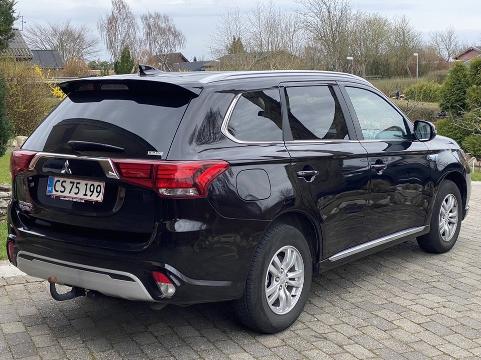 Mitsubishi Outlander 2,4 PHEV Invite+ CVT 4WD 5d