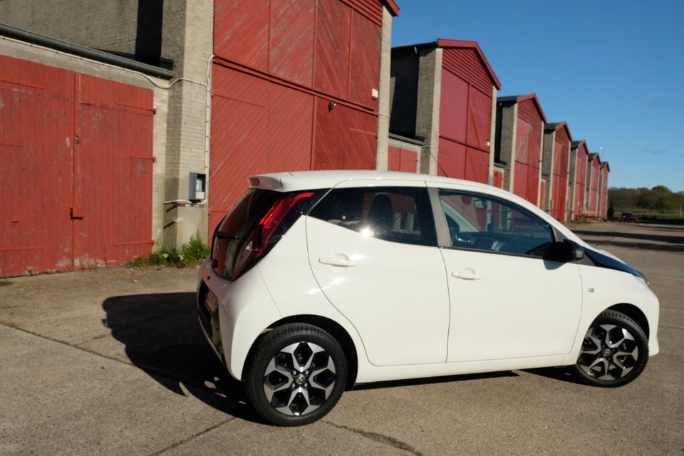 Toyota Aygo 1,0 VVT-i x-press 5d