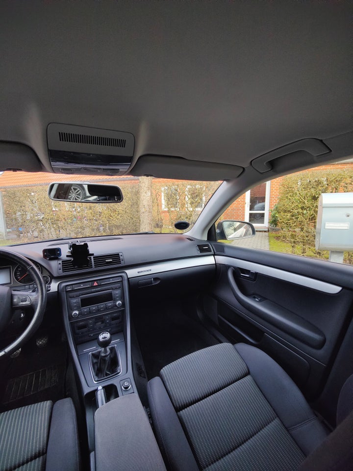 Audi A4 1,8 T 163 quattro 4d