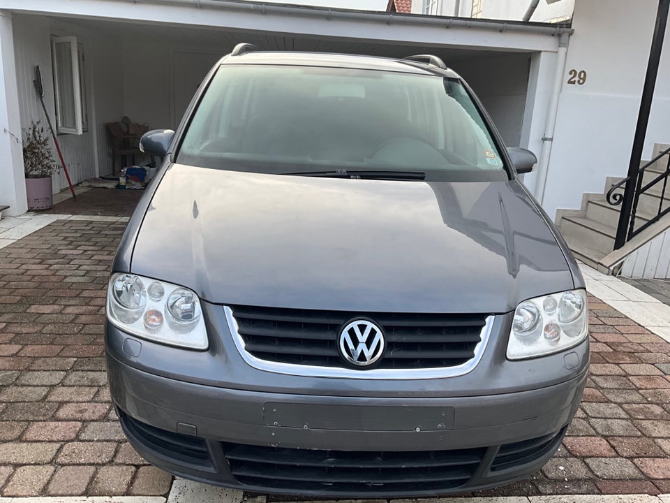 VW Touran 1,6 FSi Trendline DSG 7prs 5d