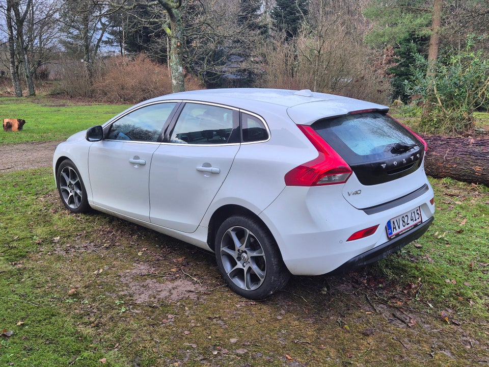 Volvo V40 2,0 D2 120 Momentum Eco 5d