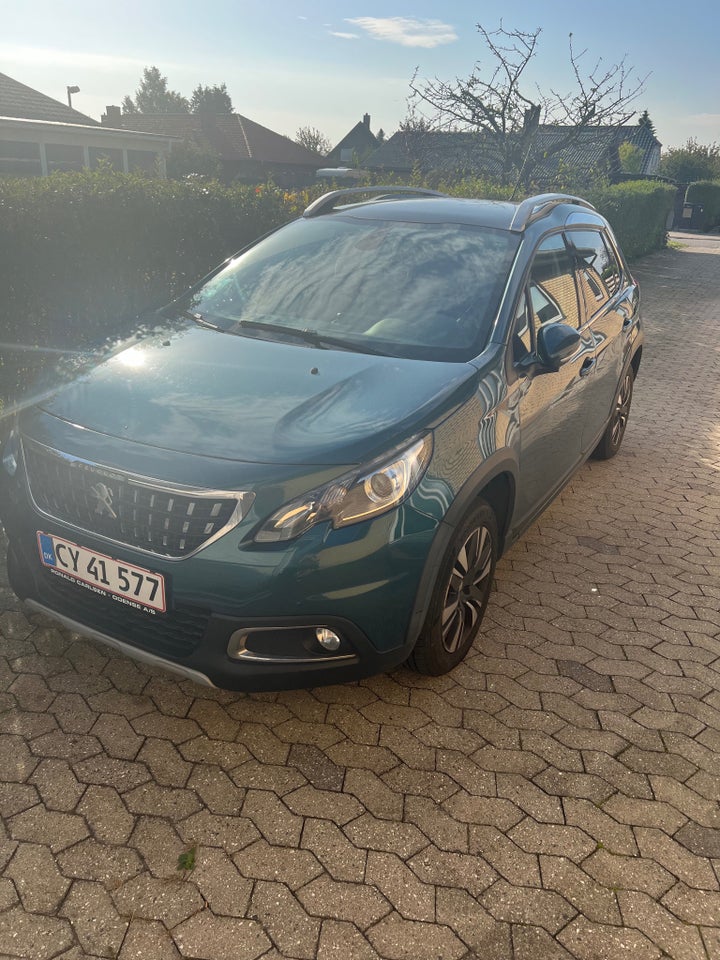 Peugeot 2008 1,2 e-THP 110 Allure Sky 5d