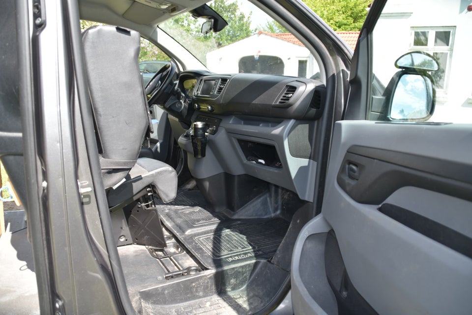 Toyota ProAce 2,0 D 122 Medium Comfort Master aut. 5d