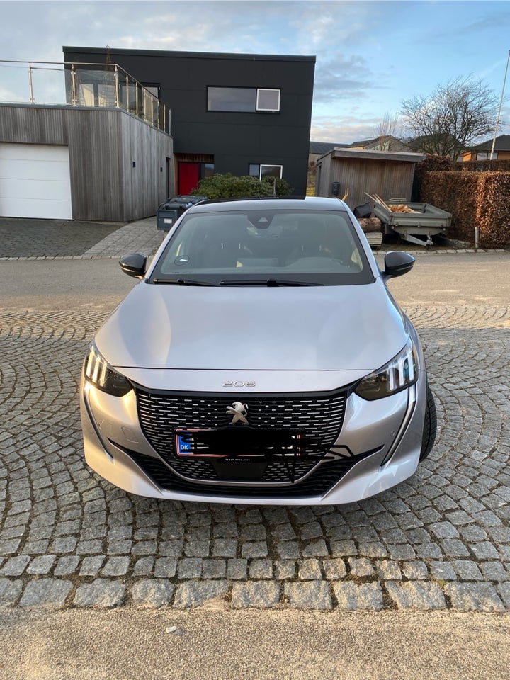 Peugeot e-208 50 GT 5d